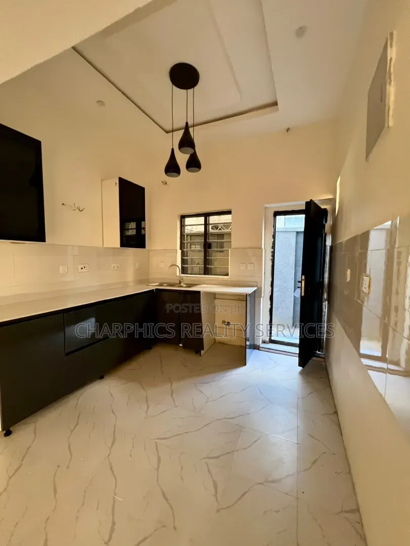 4bdrm Duplex in Lekki Phase 1 for sale