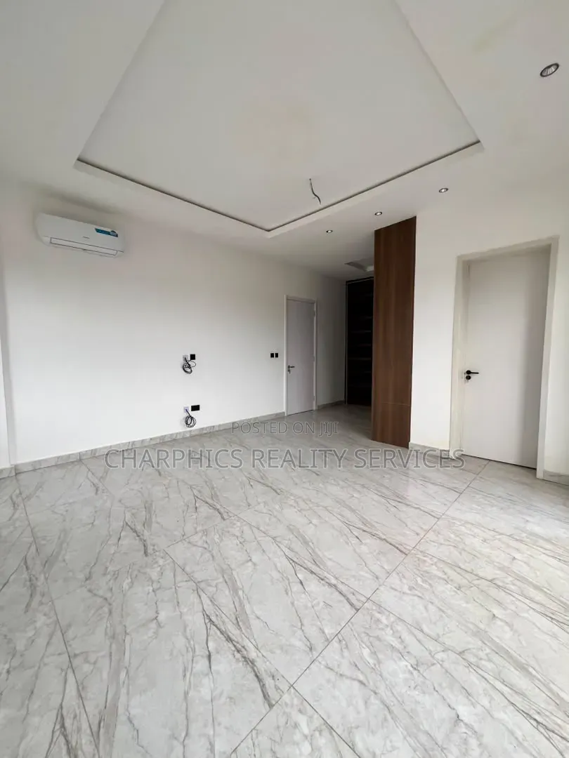 3bdrm Maisonette in Lekki Phase 1 for sale