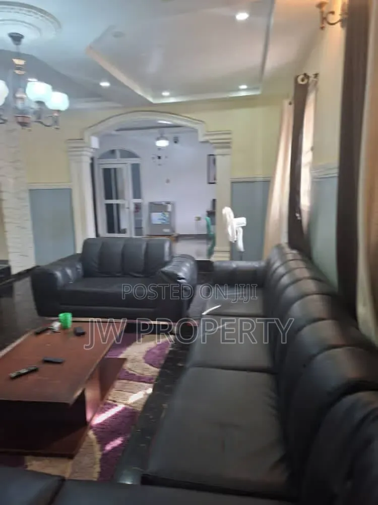 5bdrm Bungalow in Unique Estate, Baruwa for sale