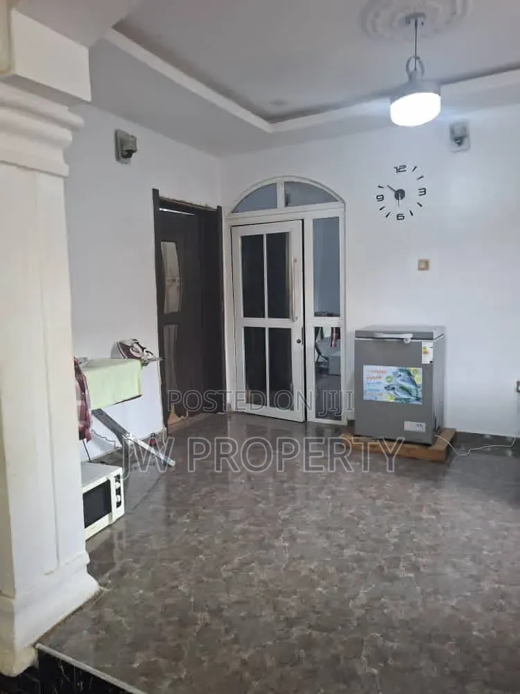 5bdrm Bungalow in Unique Estate, Baruwa for sale