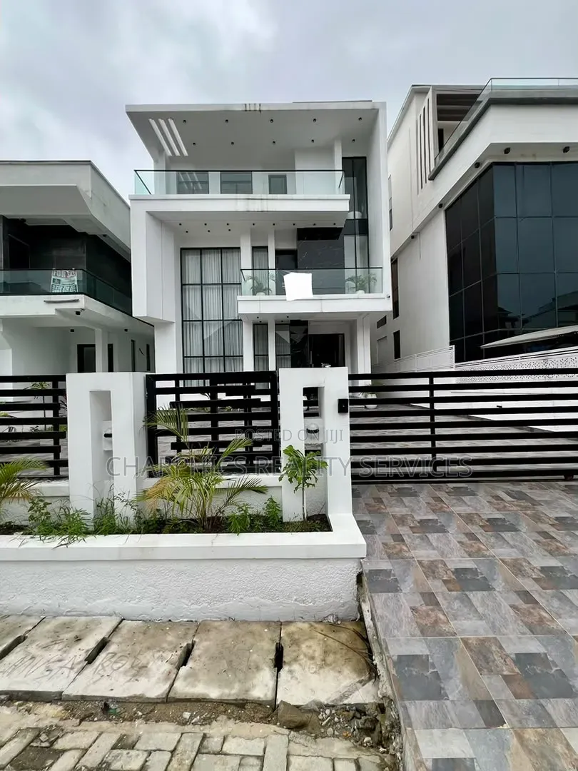 5bdrm Duplex in Lekki Phase 2 for sale