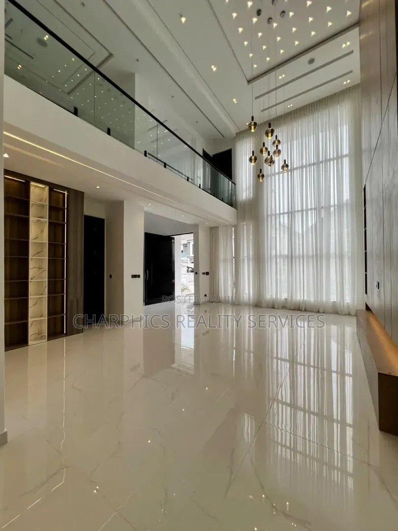5bdrm Duplex in Lekki Phase 2 for sale