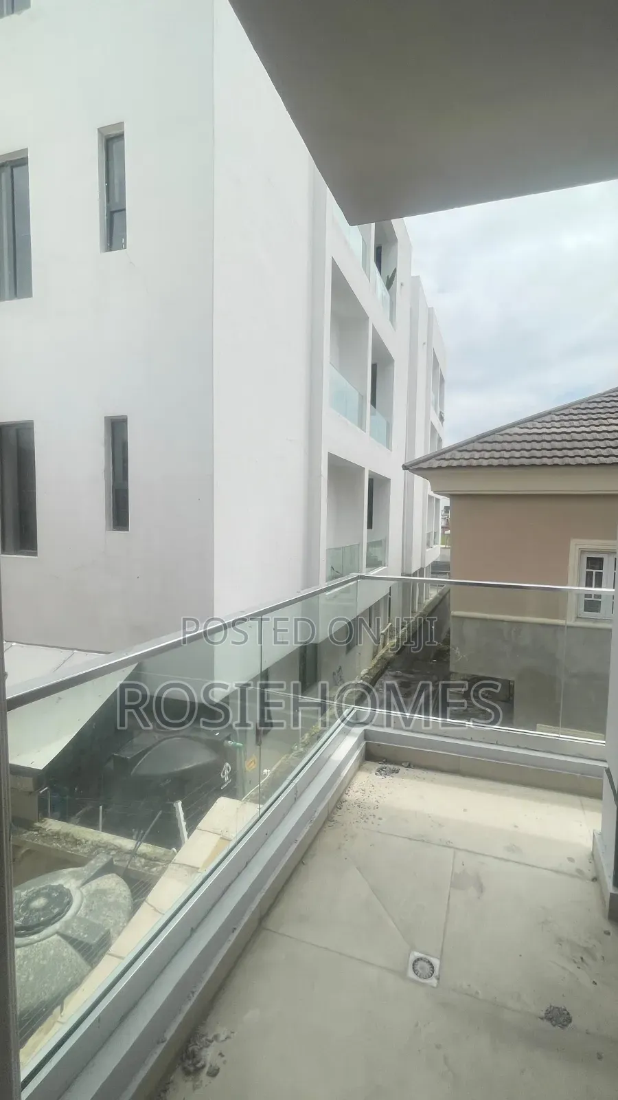 3bdrm Apartment in Oniru, Saka Tinubu for rent