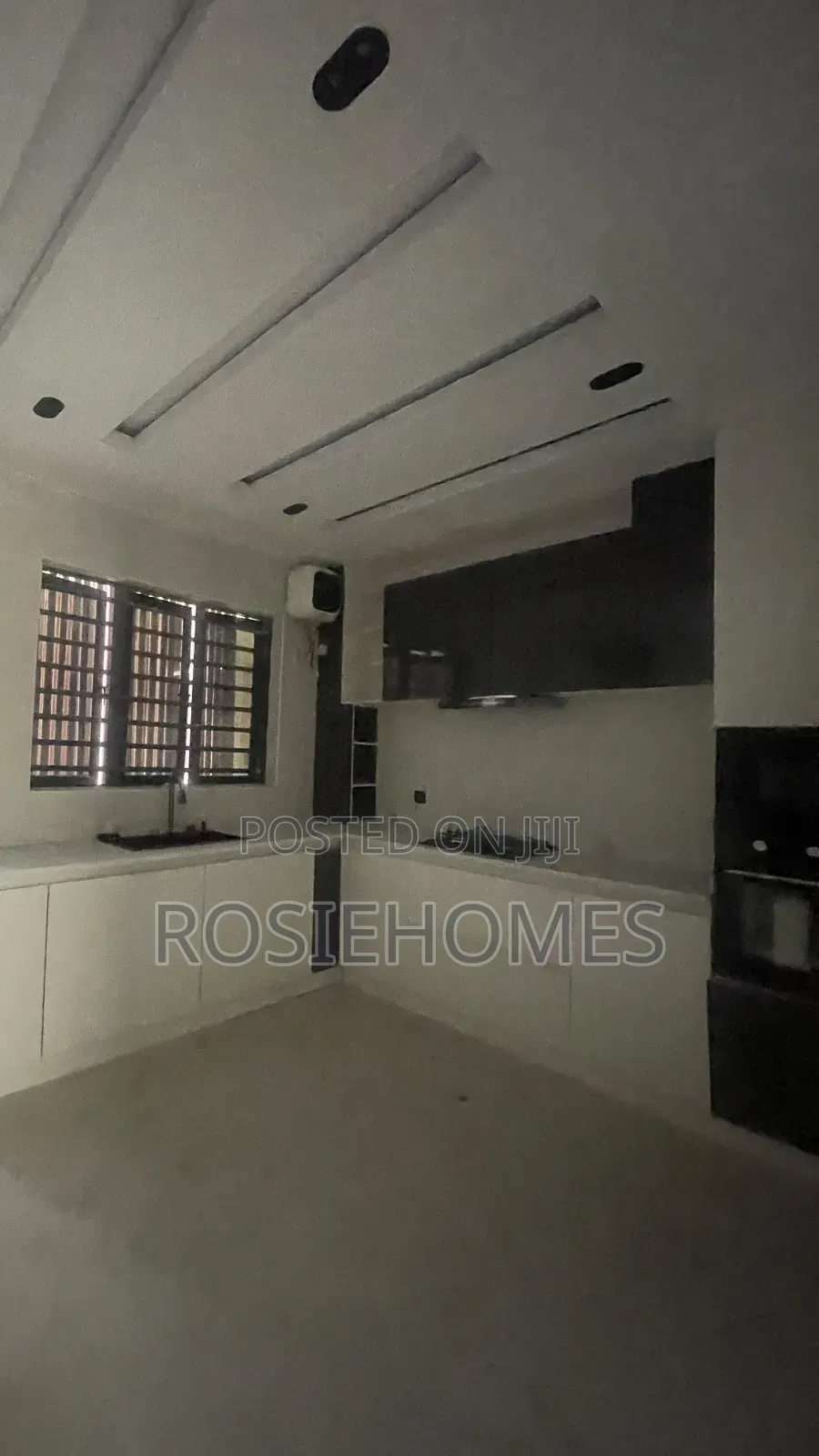 3bdrm Apartment in Oniru, Saka Tinubu for rent