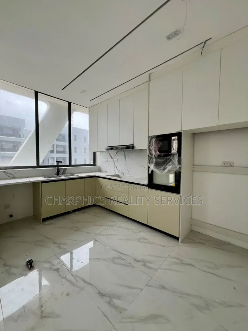 2bdrm Apartment in Lekki Phase 1 for sale