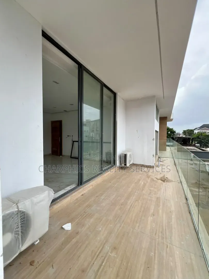 2bdrm Apartment in Lekki Phase 1 for sale