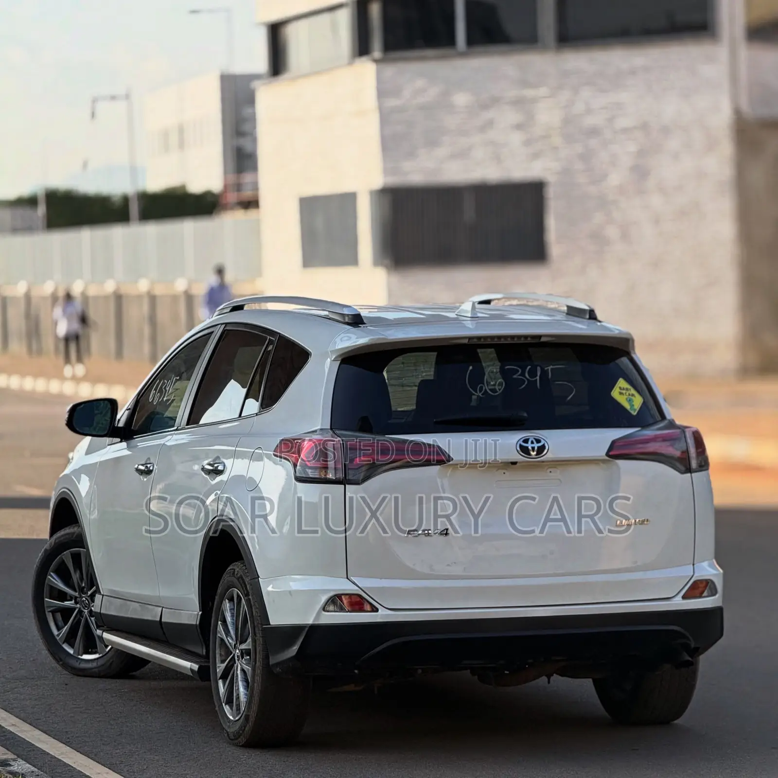 Toyota RAV4 Limited FWD (2.5L 4cyl 6A) 2016 White