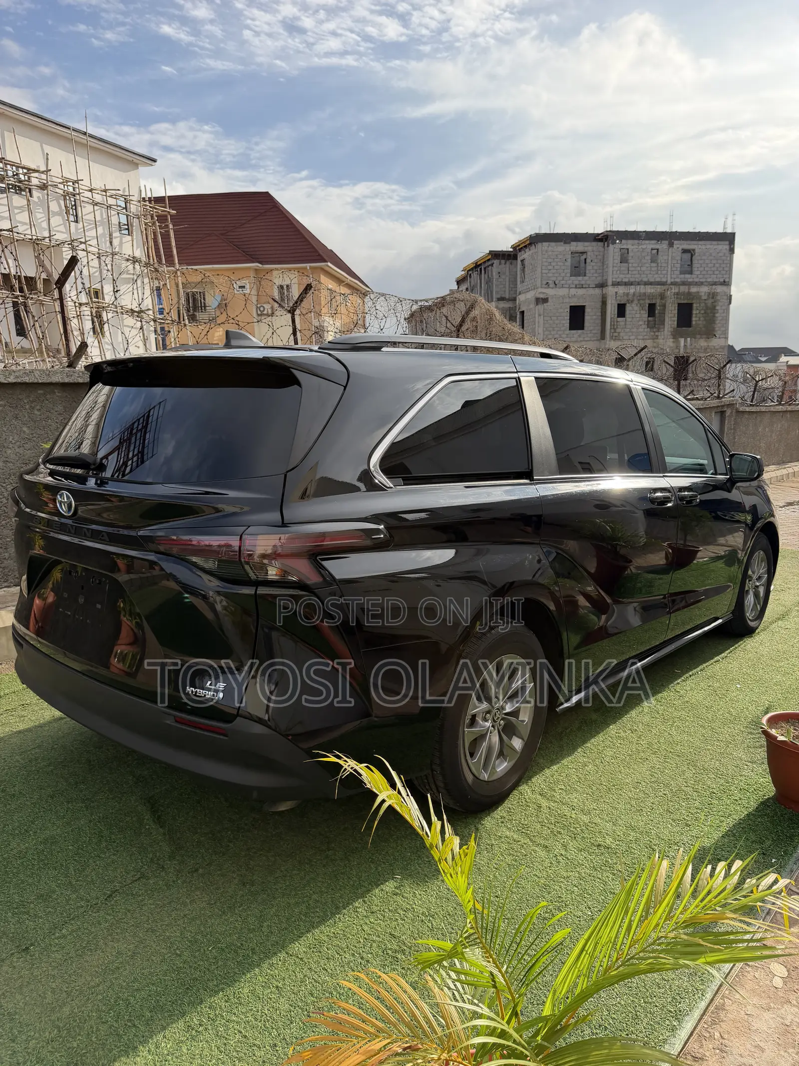 Toyota Sienna XLE 7-Passenger AWD 2025 Black
