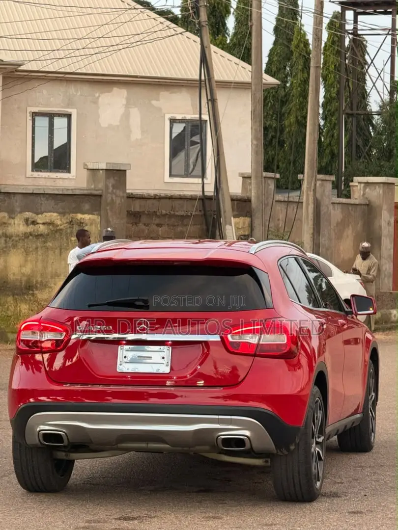 Mercedes-Benz GLA 250 2017 Red