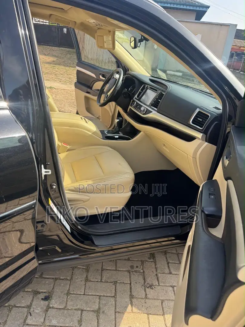 Toyota Highlander XLE V6 4x4 (3.5L 6cyl 6A) 2016 Black