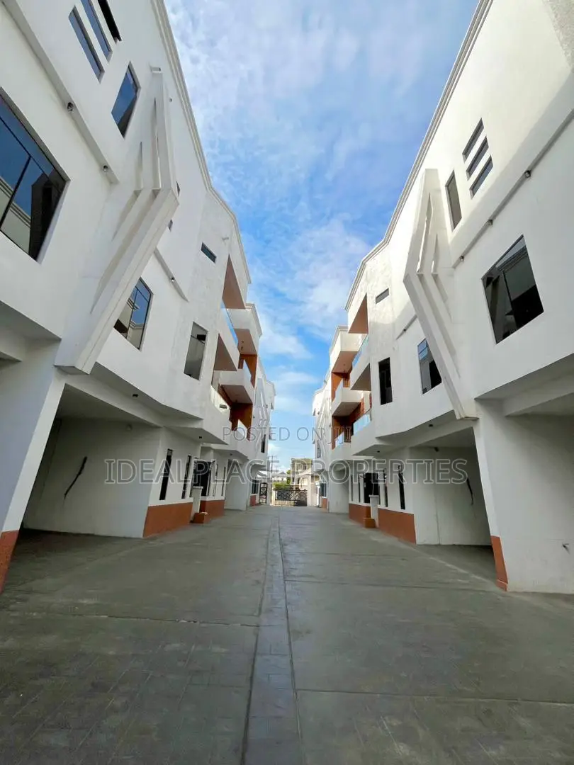4bdrm Townhouse/Terrace in Osapa london for sale