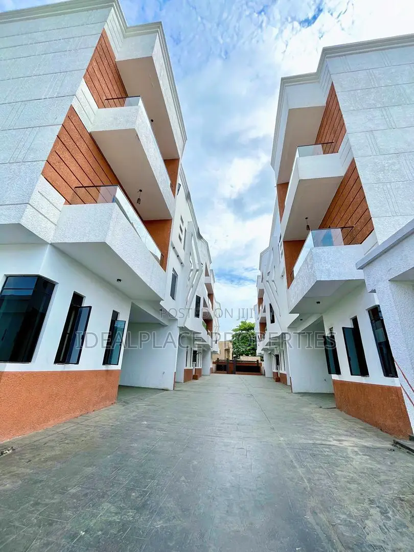 4bdrm Townhouse/Terrace in Osapa london for sale