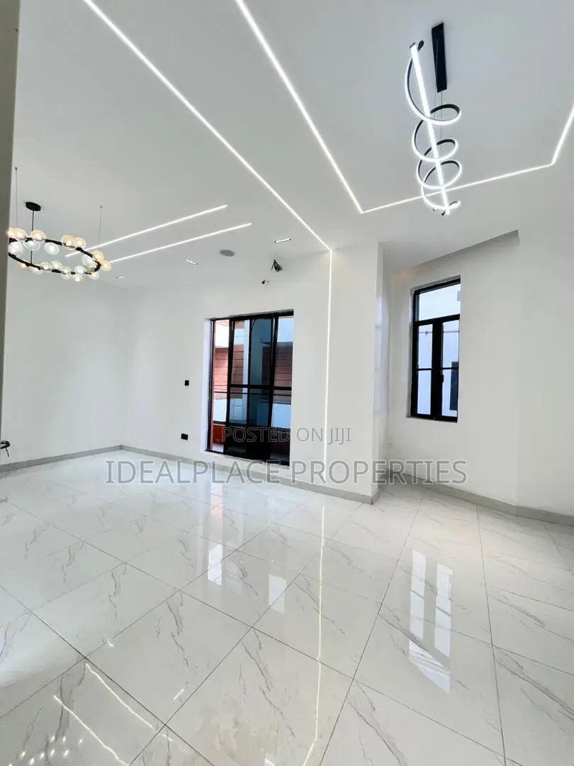 4bdrm Townhouse/Terrace in Osapa london for sale