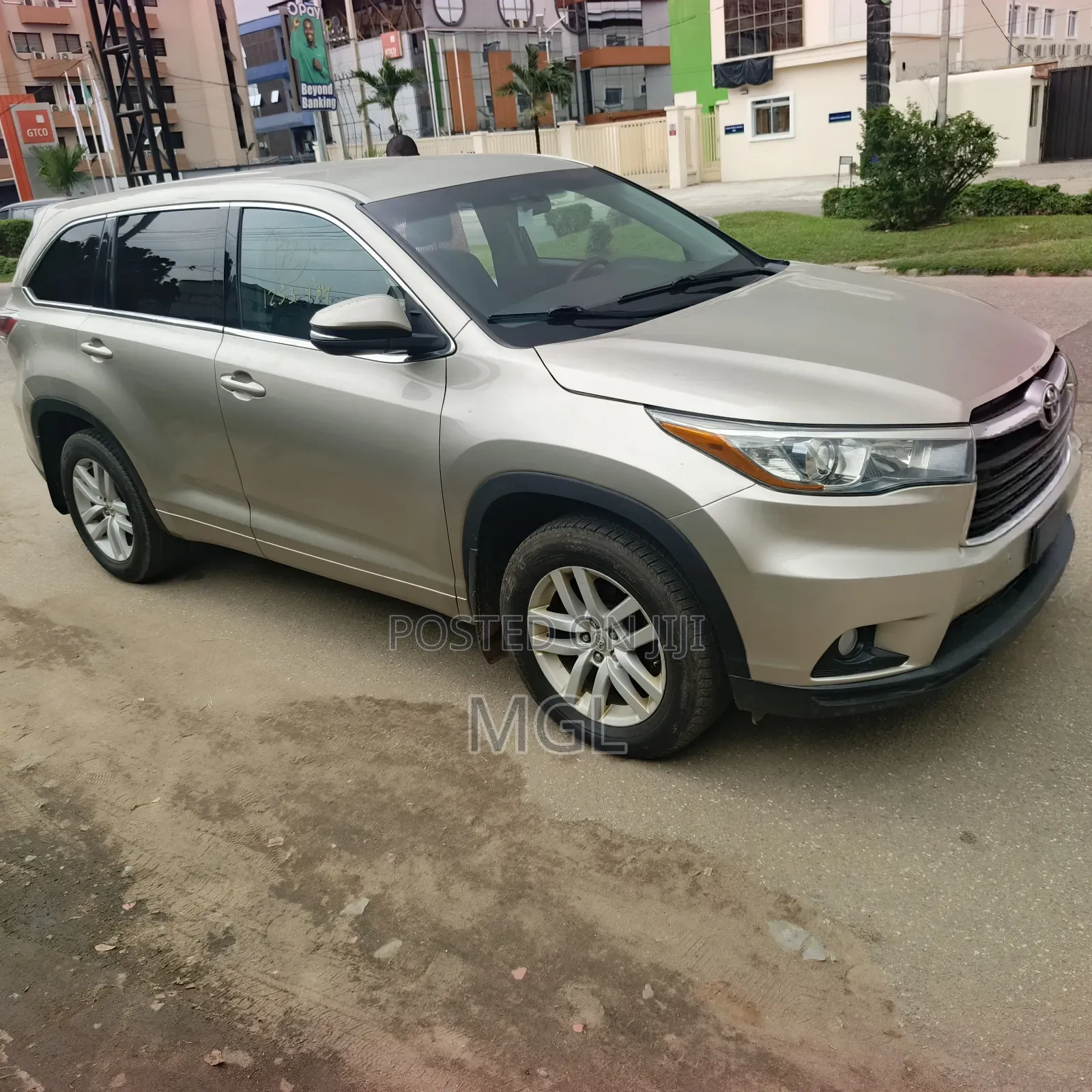 Toyota Highlander 2014 Gold