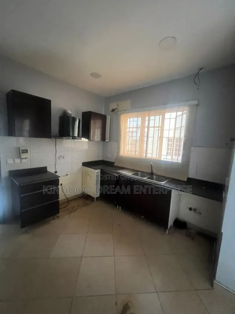 3bdrm Apartment in U3 Estate Lekki for rent