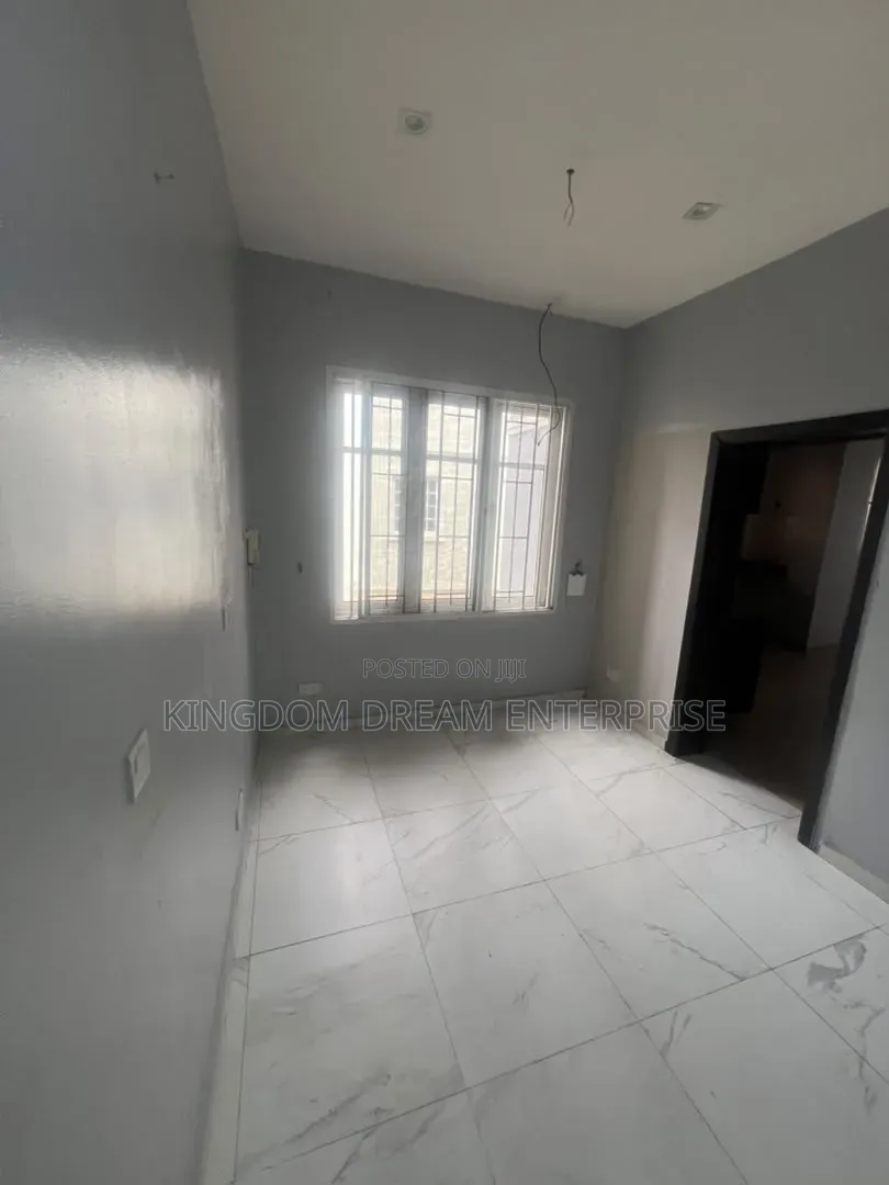 3bdrm Apartment in U3 Estate Lekki for rent