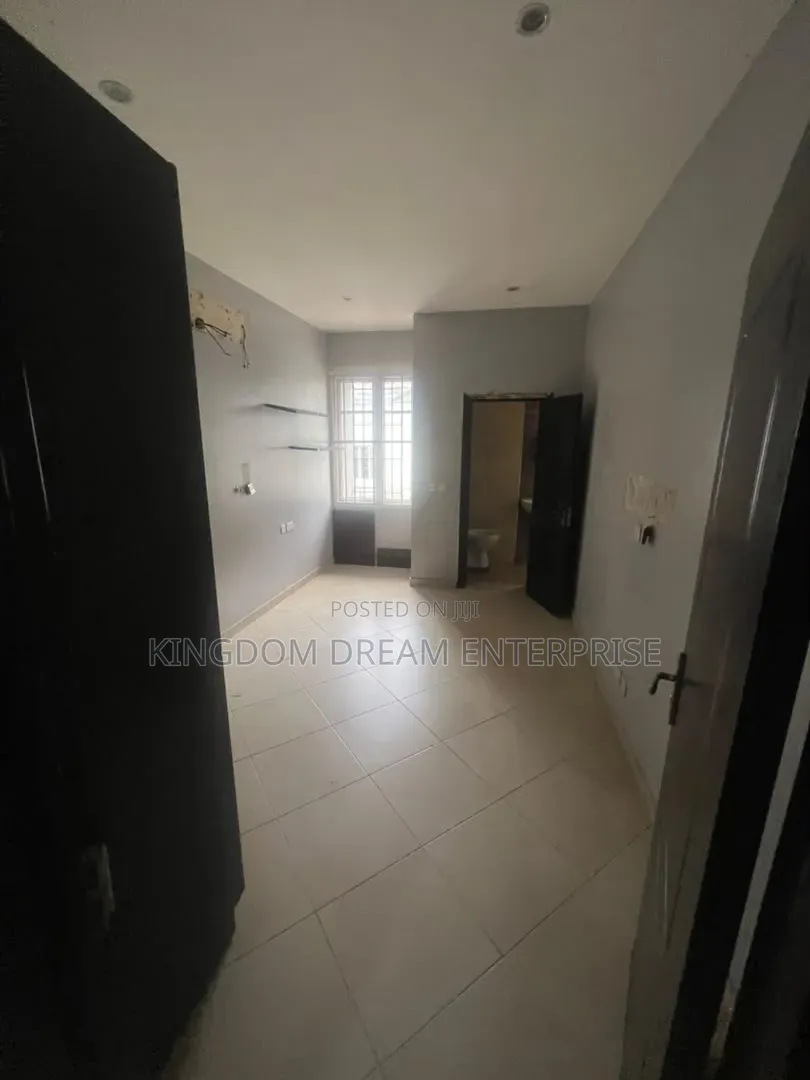 3bdrm Apartment in U3 Estate Lekki for rent