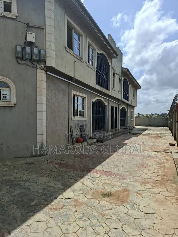 Furnished 8bdrm Block of Flats in Peace Estate, Baruwa for sale