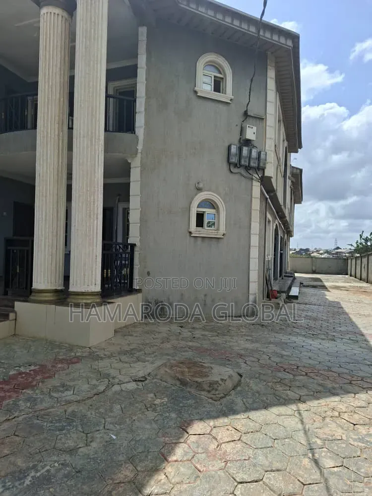 Furnished 8bdrm Block of Flats in Peace Estate, Baruwa for sale