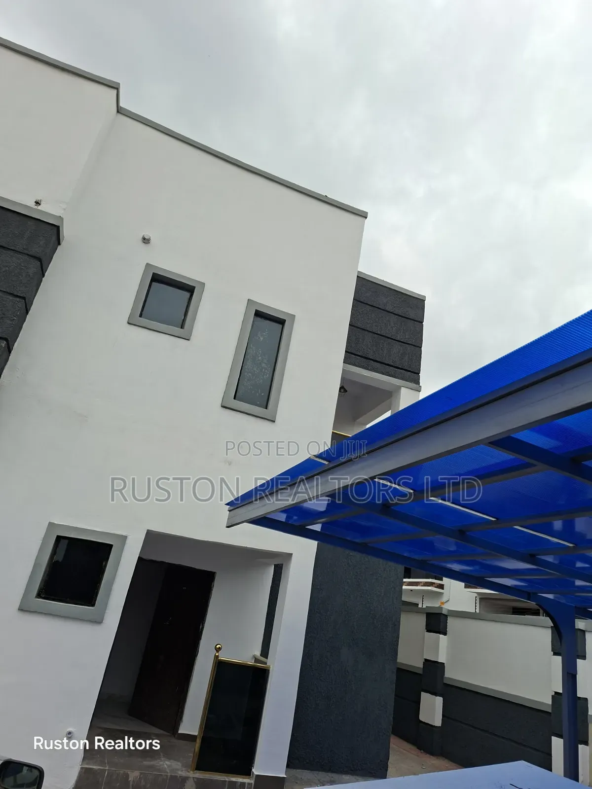 5bdrm Duplex in Akobo for sale