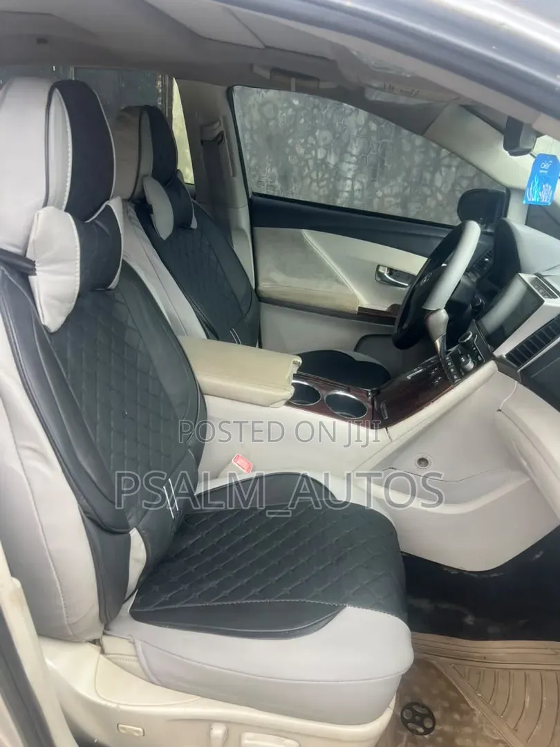 Toyota Venza 2011 Silver