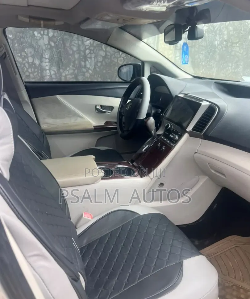Toyota Venza 2011 Silver