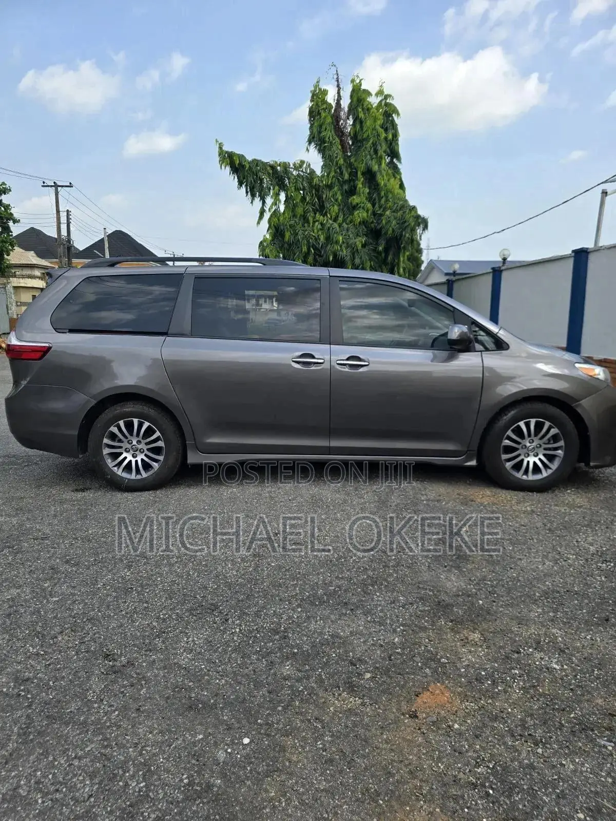 Toyota Sienna XLE (3.5L 6cyl 8A) 2018 Gray