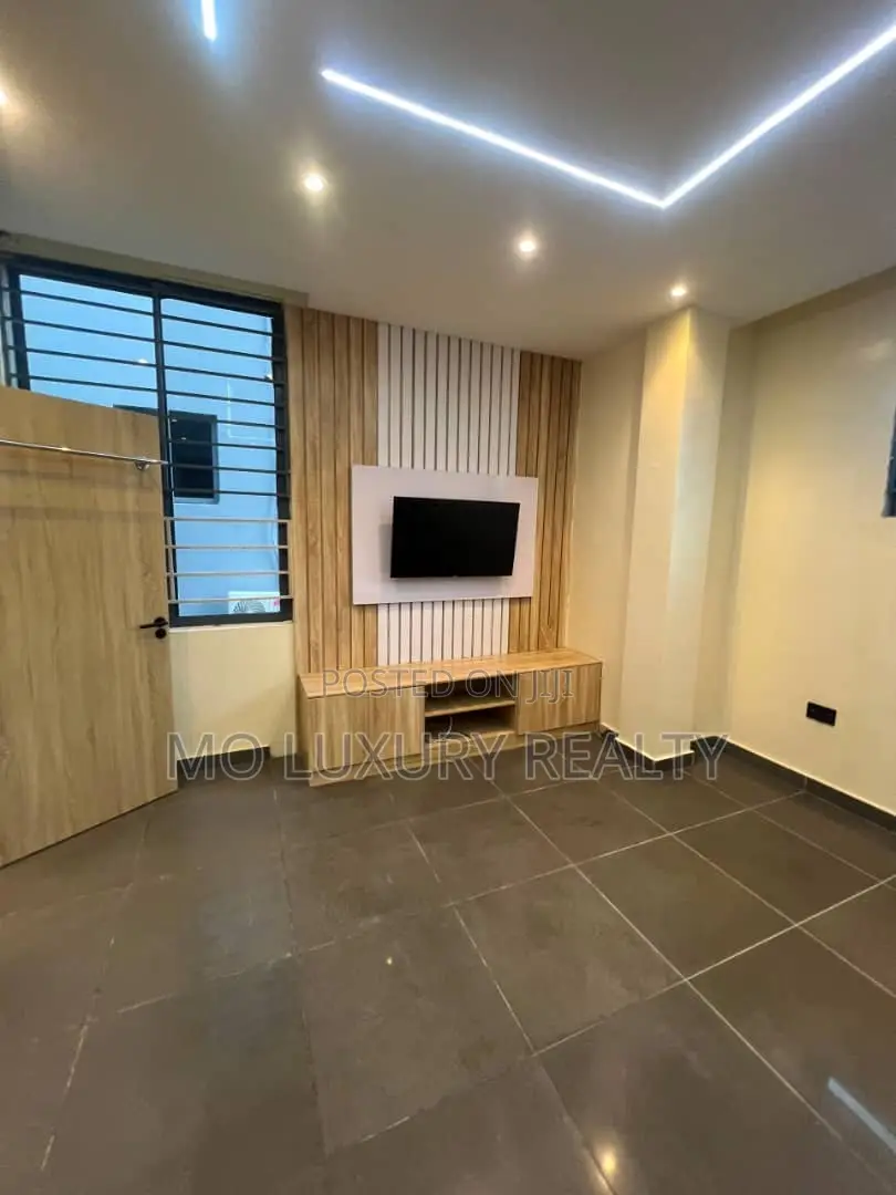 3bdrm Apartment in Lekki Phase 1 for rent