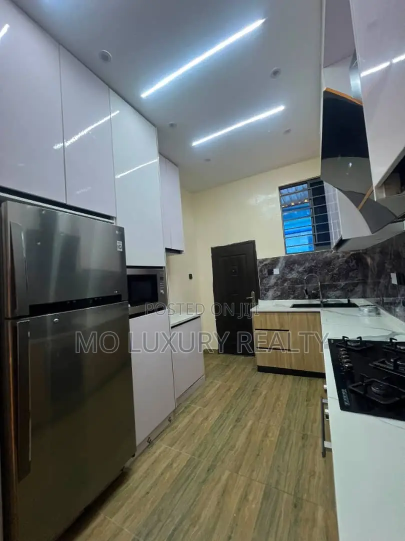 3bdrm Apartment in Lekki Phase 1 for rent