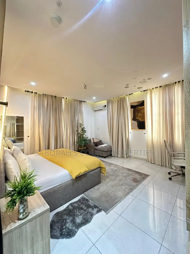 Furnished 3bdrm Apartment in Banana Island for sale