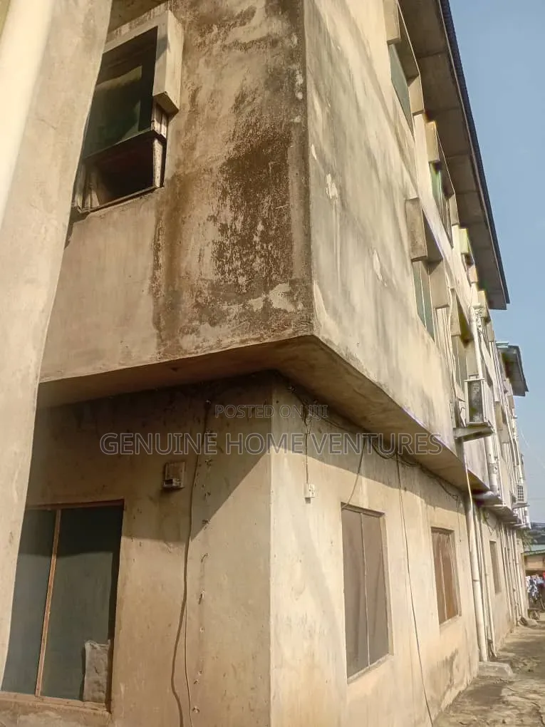 8bdrm Block of Flats in Agric for sale
