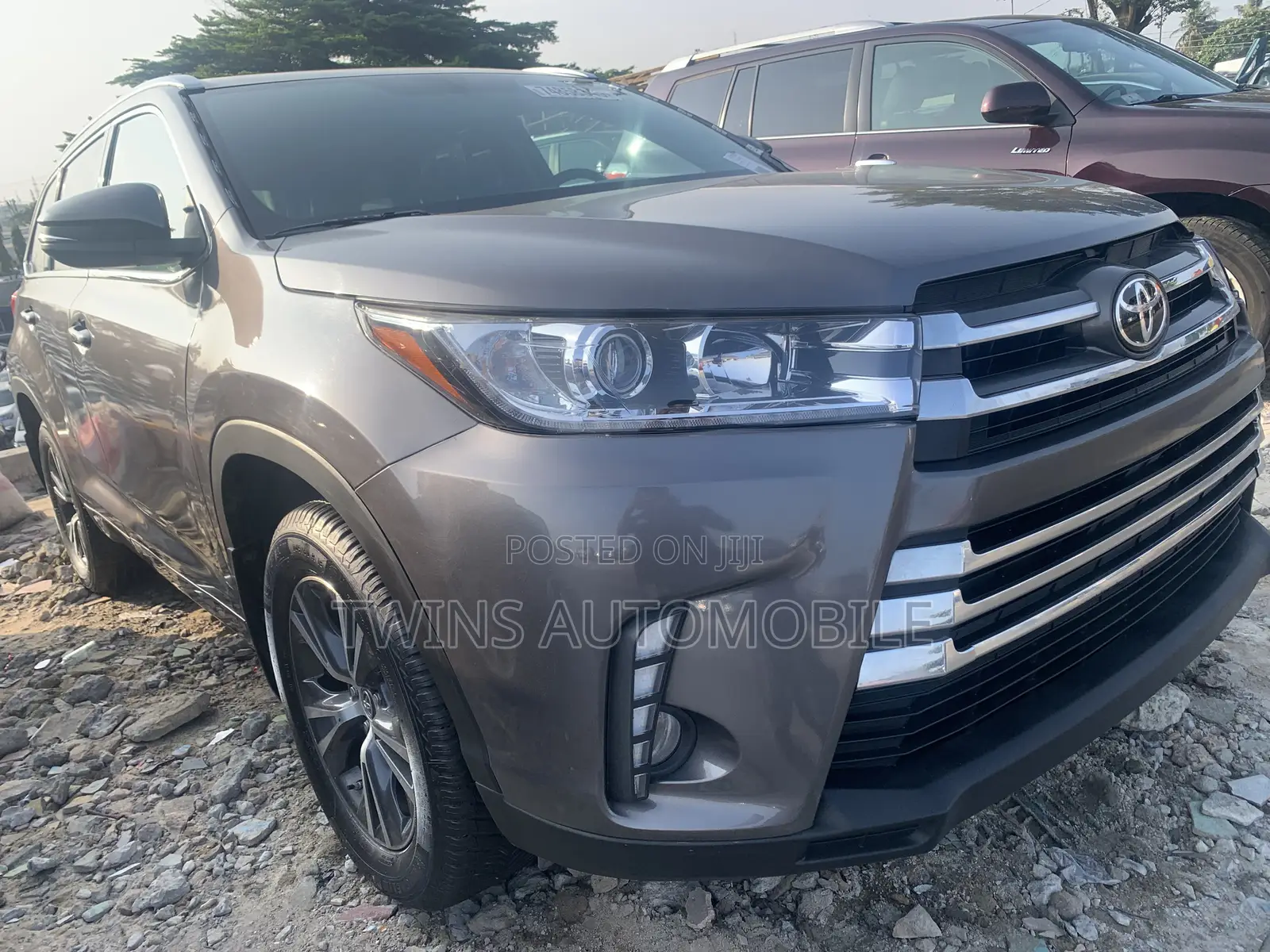 Toyota Highlander XLE 4x4 V6 (3.5L 6cyl 8A) 2017 Gray