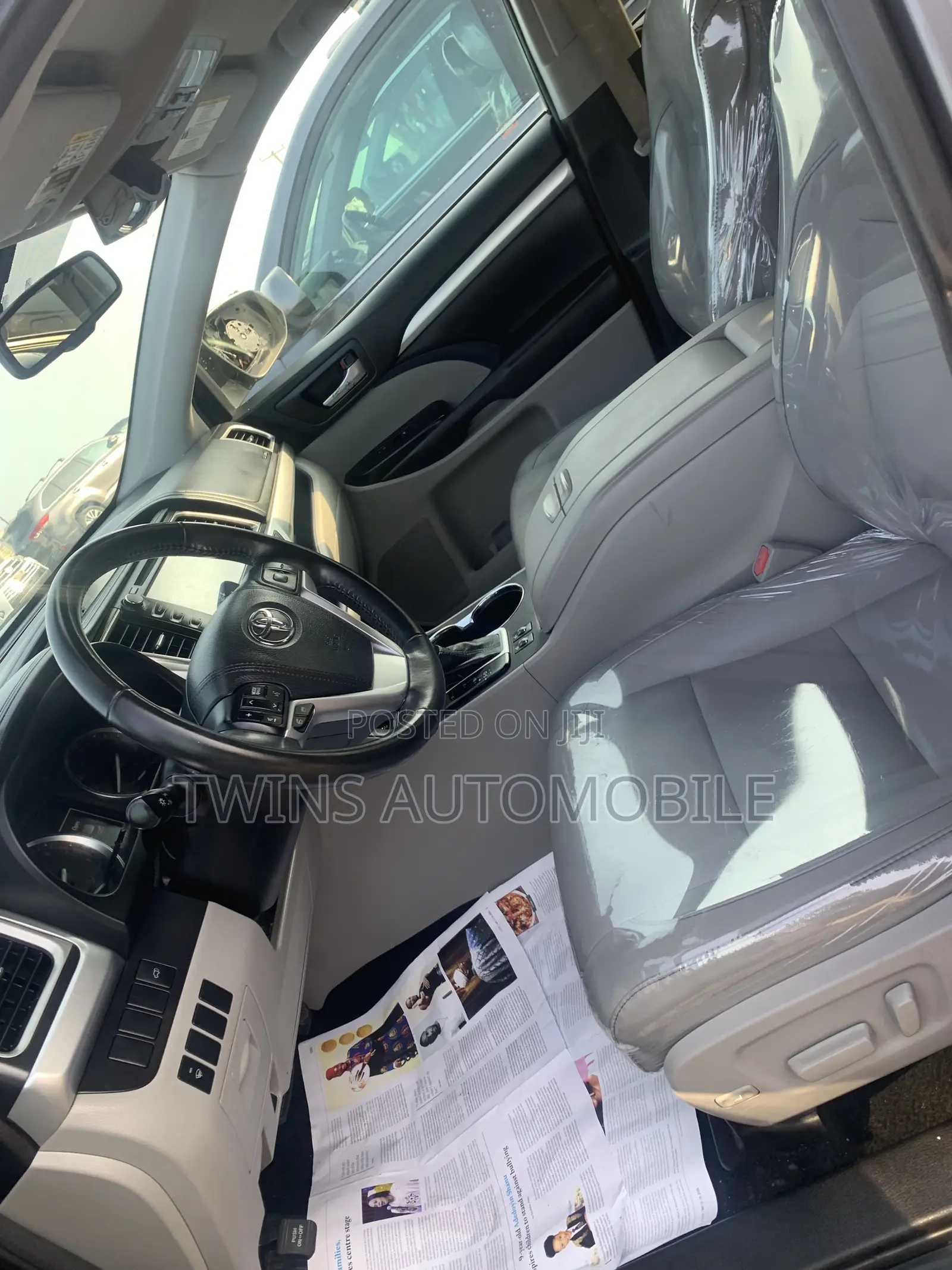 Toyota Highlander XLE 4x4 V6 (3.5L 6cyl 8A) 2017 Gray