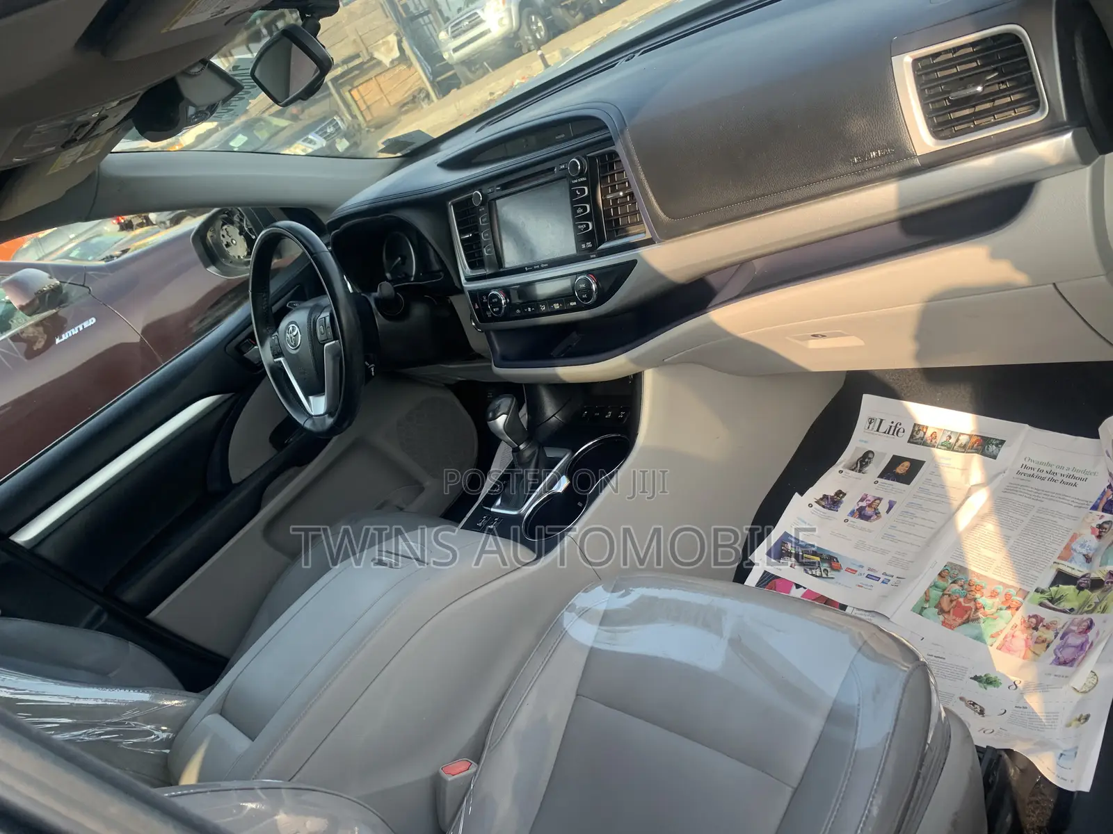 Toyota Highlander XLE 4x4 V6 (3.5L 6cyl 8A) 2017 Gray