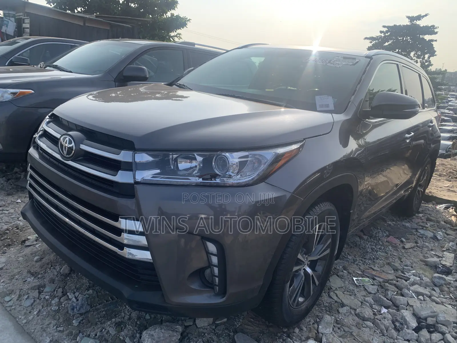 Toyota Highlander XLE 4x4 V6 (3.5L 6cyl 8A) 2017 Gray