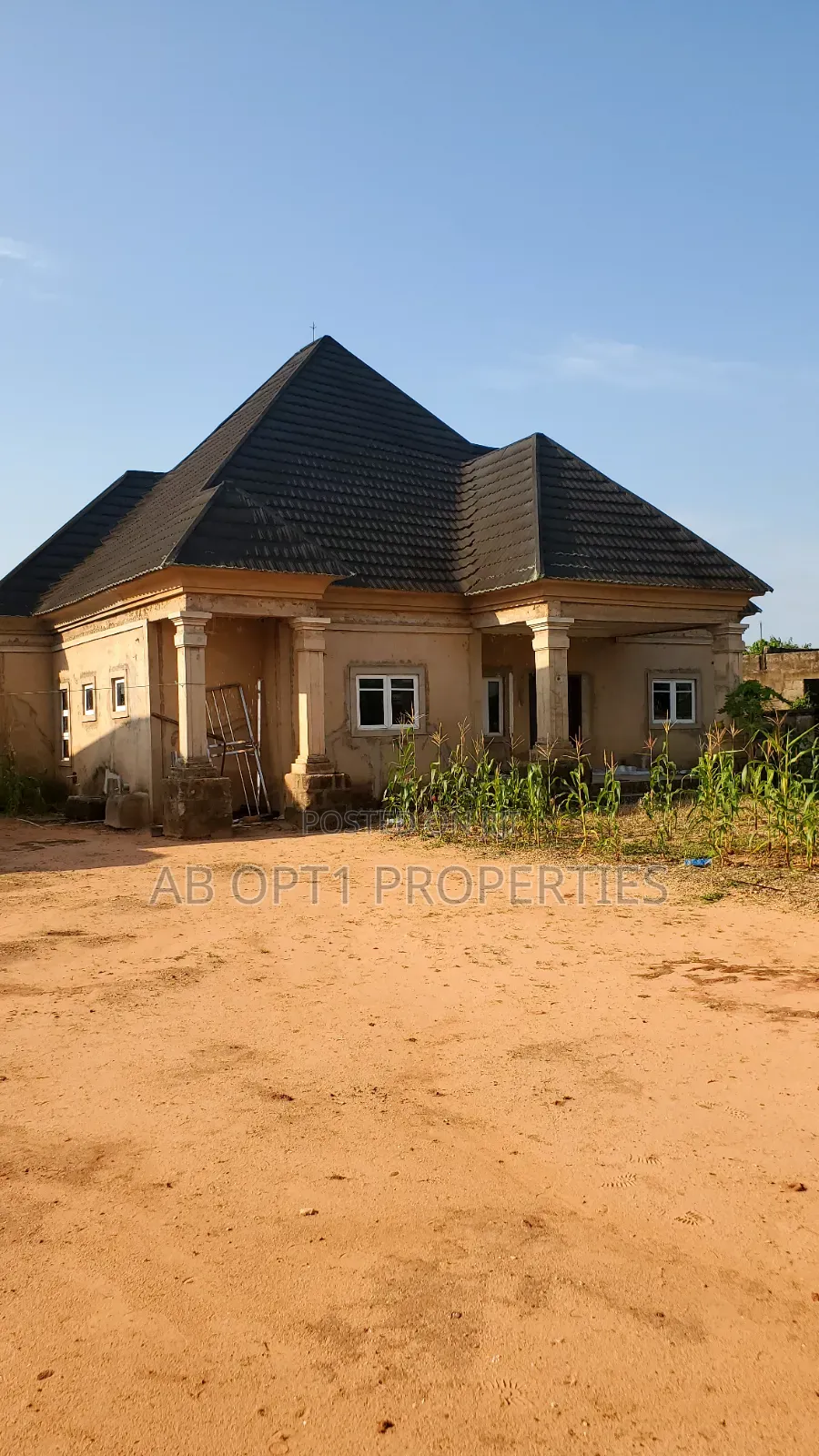 3bdrm Bungalow in Sapele Road, Benin City for sale