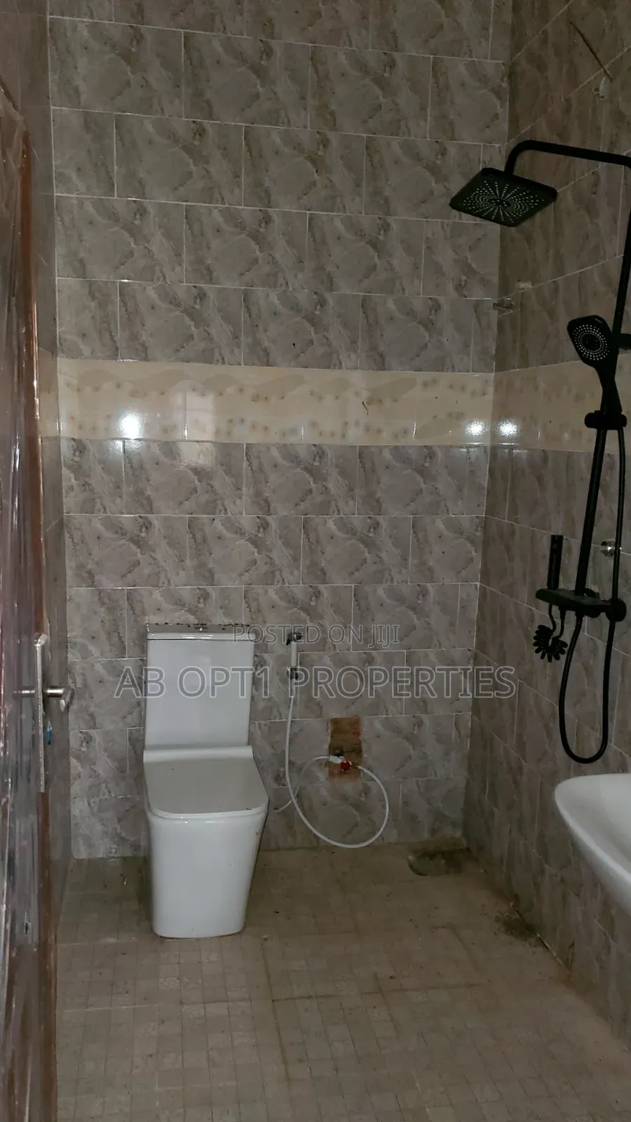 3bdrm Bungalow in Sapele Road, Benin City for sale