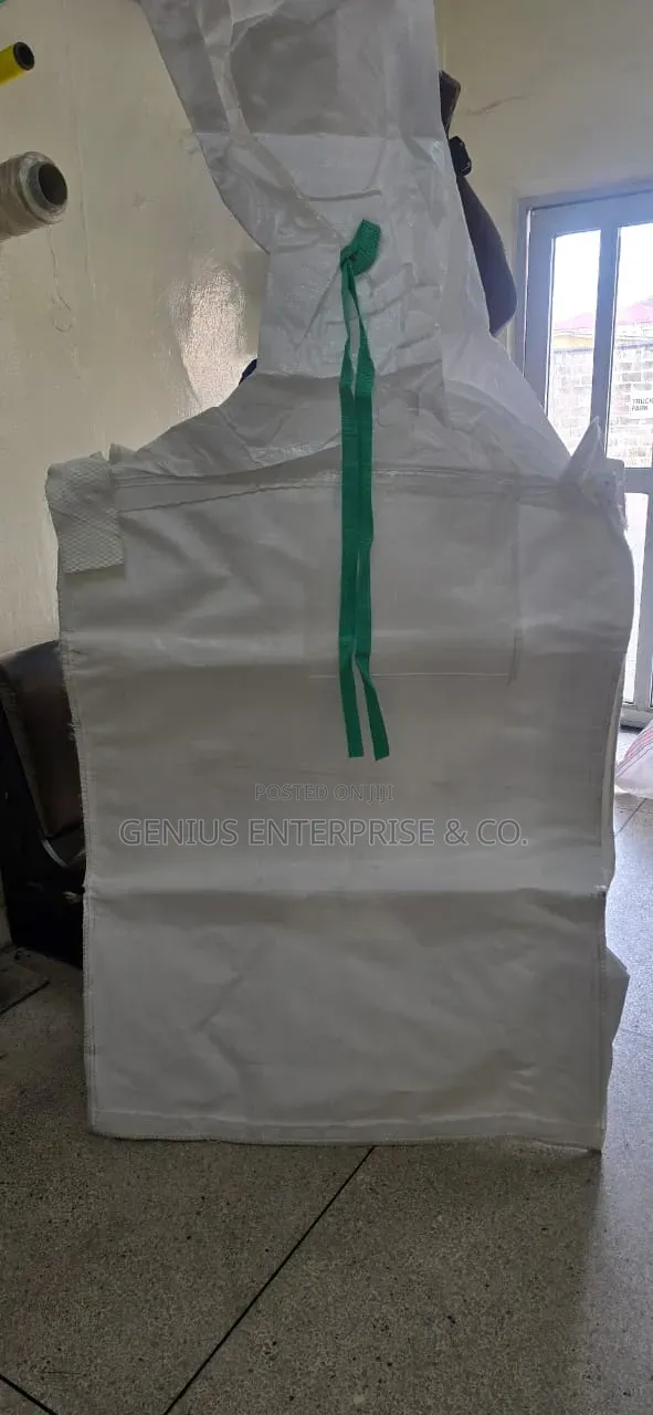 International Jumbo Shipping Container Bag. 1200-1300kg Capacity.