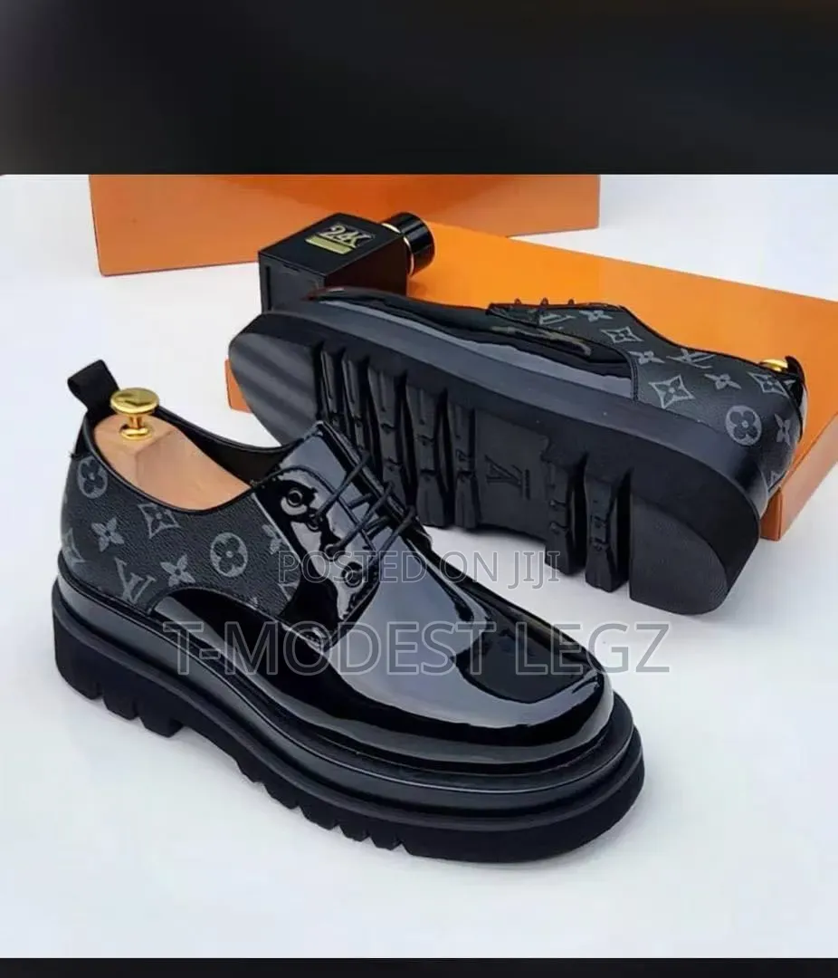 Louis Vuitton Luxury Glossy Lace Up Loafers for Men