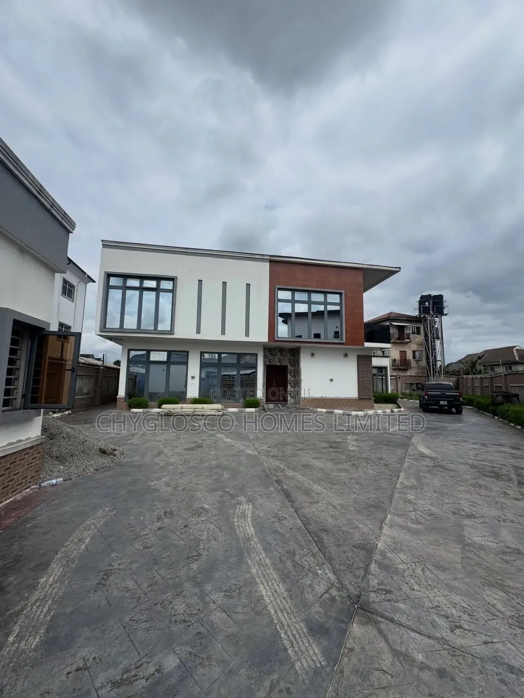 Furnished 4bdrm Duplex in New Layout for sale