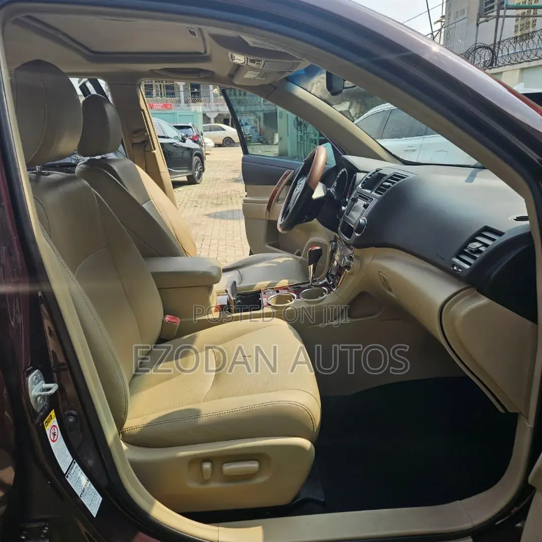 Toyota Highlander 2012 Burgundy
