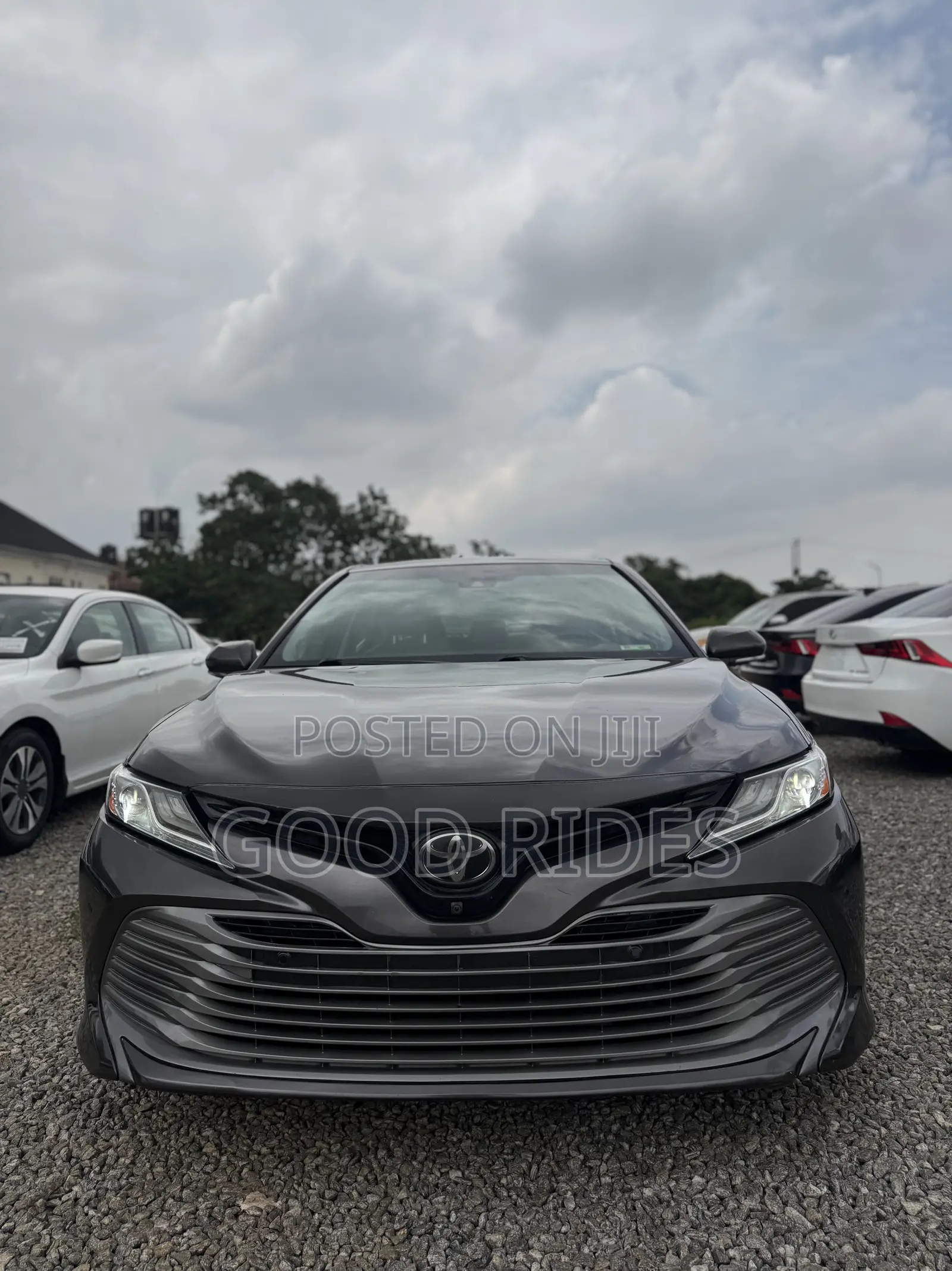 Toyota Camry XLE FWD (2.5L 4cyl 8AM) 2018 Gray