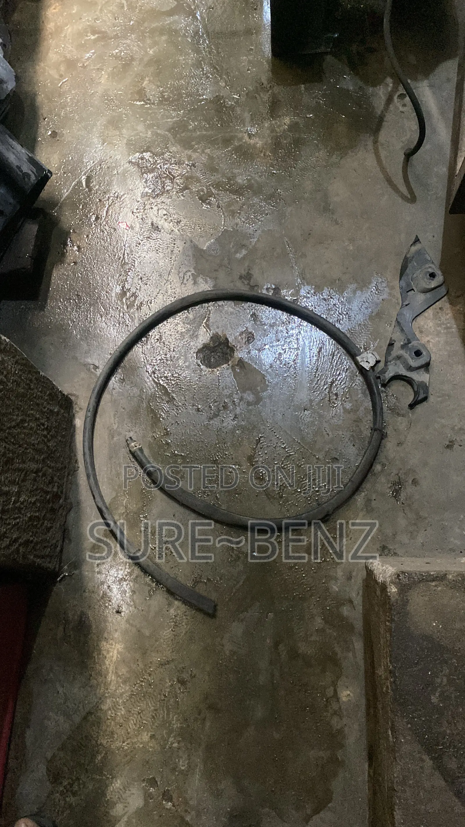 High Quality Mercedes Benz Bonnet Shock E350 Available as Seen