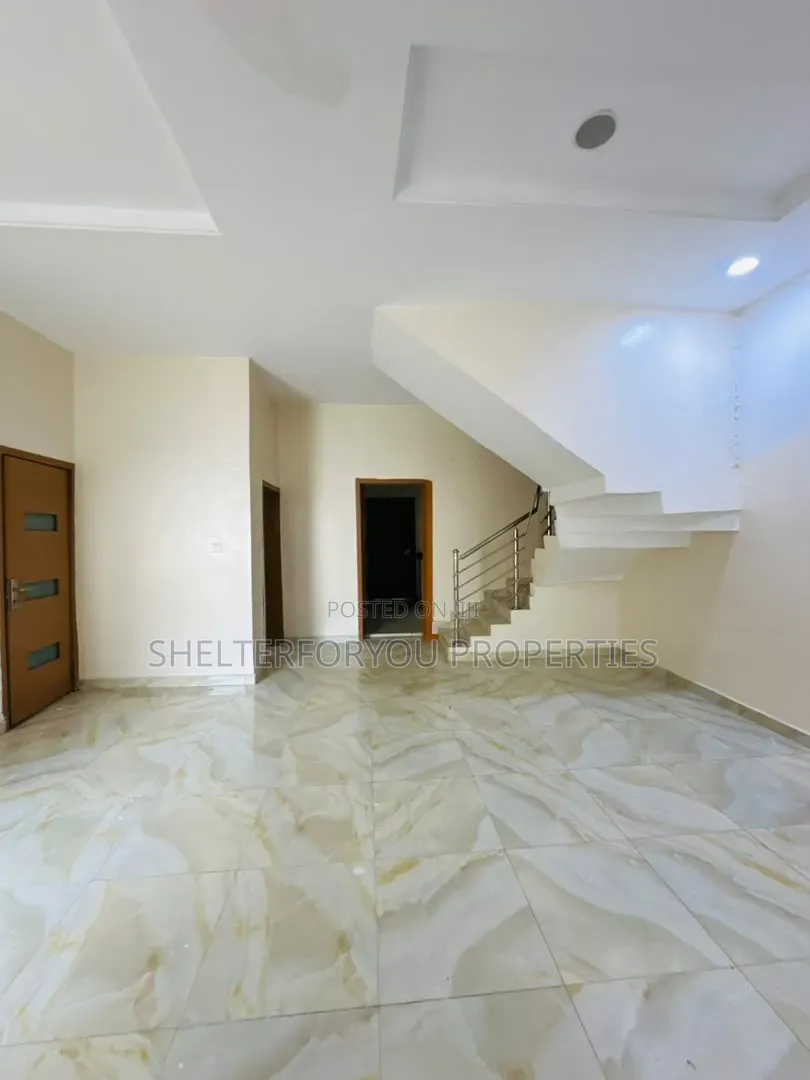 4bdrm Duplex in Lekki Expressway for rent