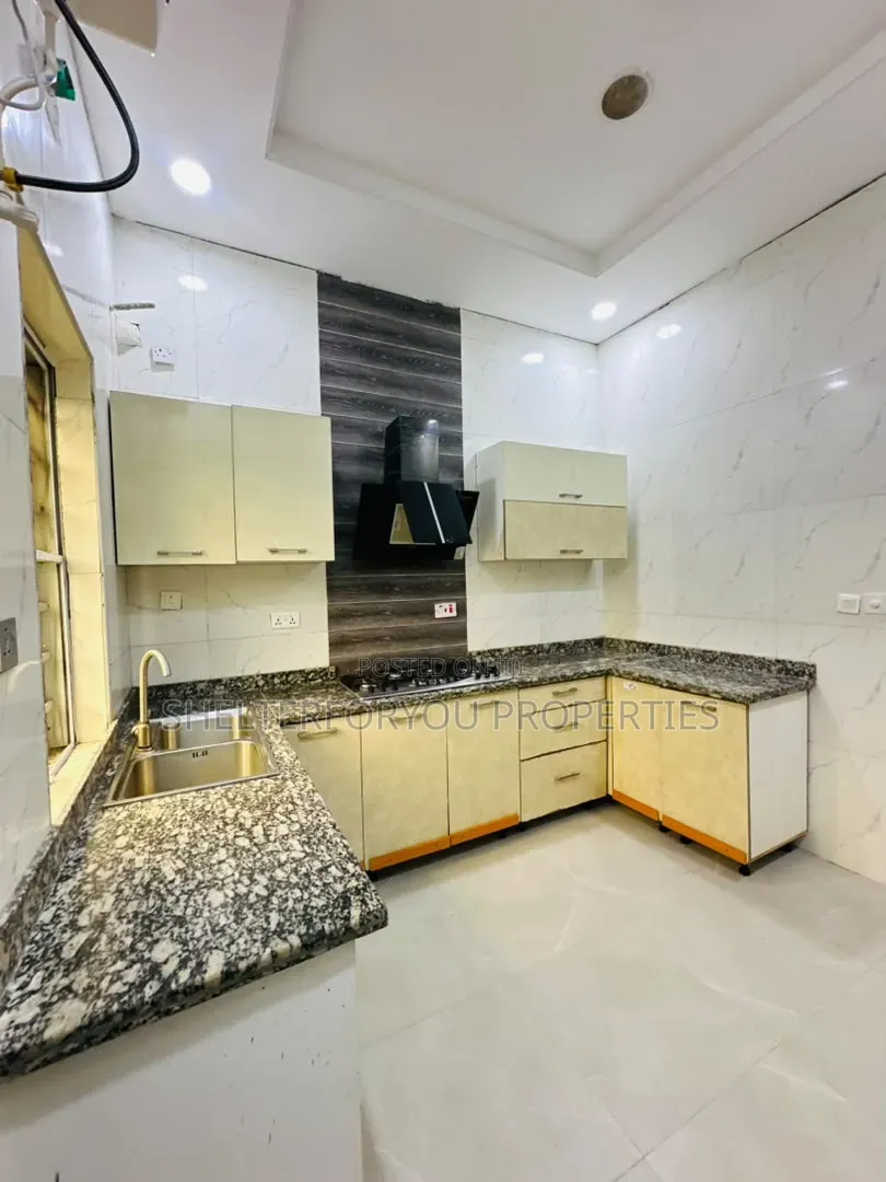 4bdrm Duplex in Lekki Expressway for rent