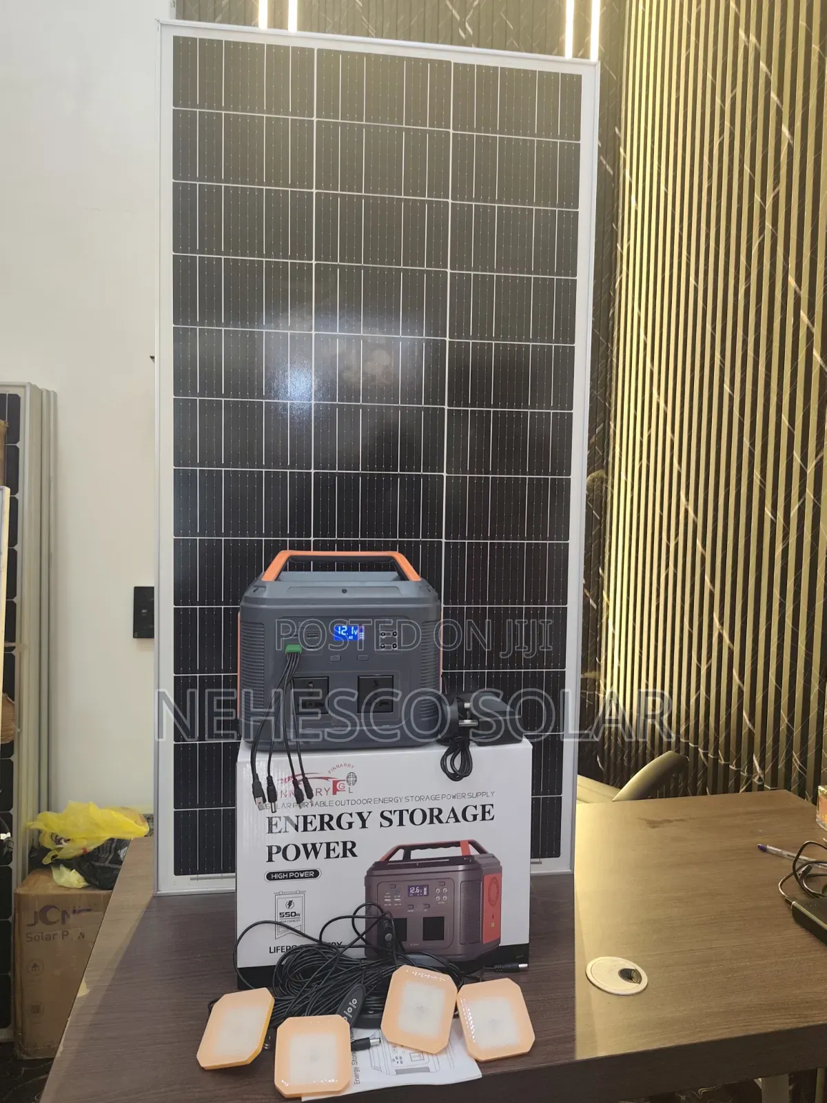 Portable 550W Solar Power Station for Home Outdoor Use