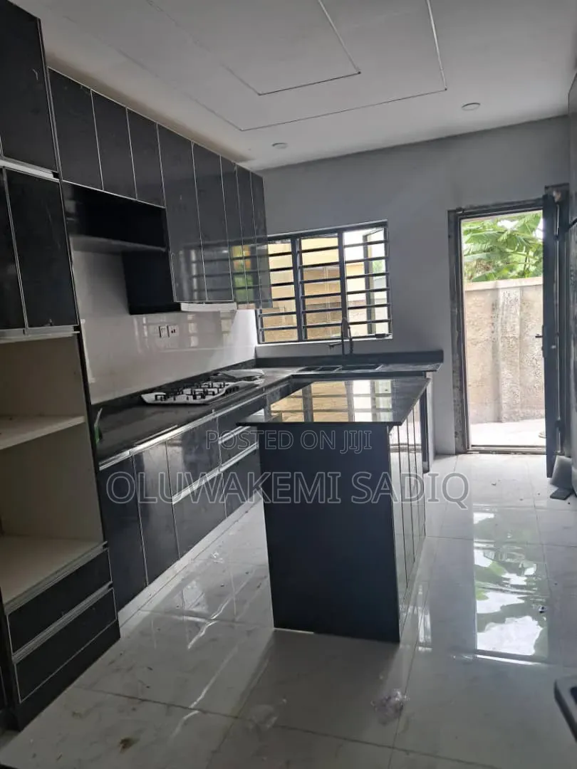 5bdrm Duplex in Adeniyi Jones for sale