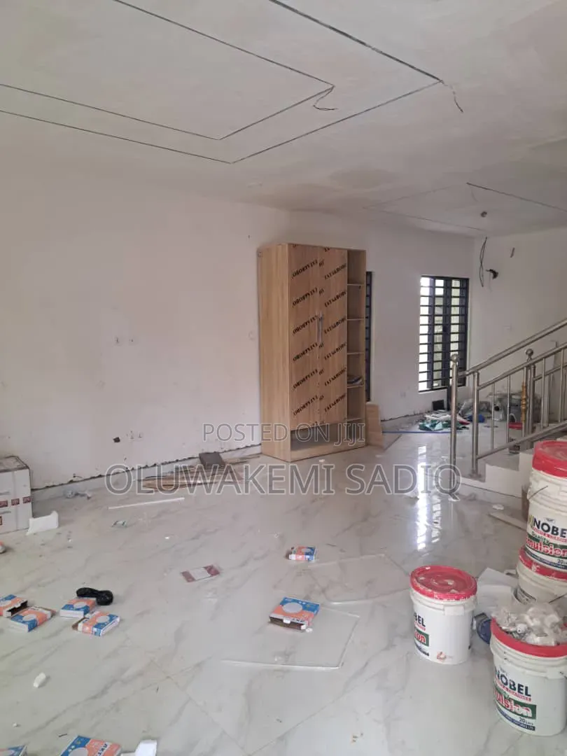 5bdrm Duplex in Adeniyi Jones for sale
