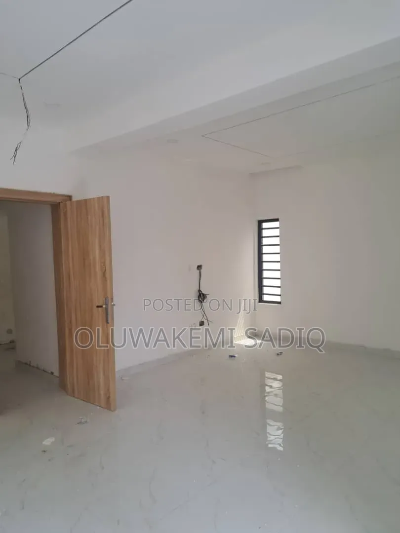 5bdrm Duplex in Adeniyi Jones for sale