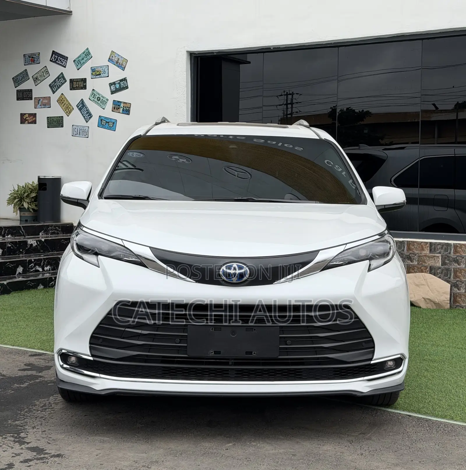 Toyota Sienna LE 2022 White